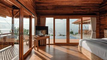 Honeymoon Room, Ocean View | Laptop workspace, free WiFi