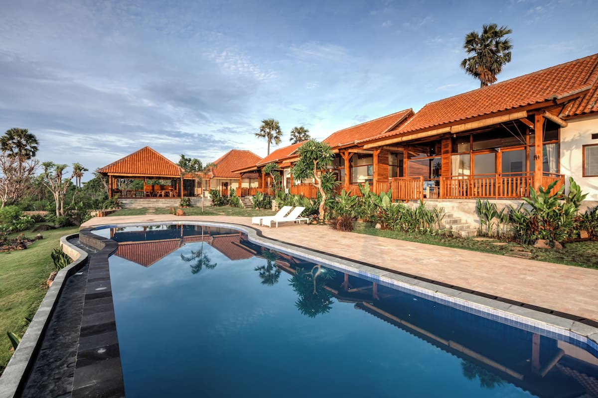 Espacio para trabajar con laptop y sistema de insonorización