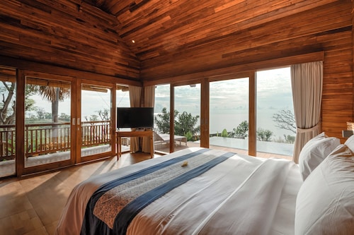 Seraya Cove Estate Managed by Manara