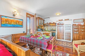 Family Apartment, Multiple Bedrooms, 2 Bathrooms (Appartamento Azzurri Di Italia) | Dining - Appartamento Azzurri Di Italia (Sestriere)