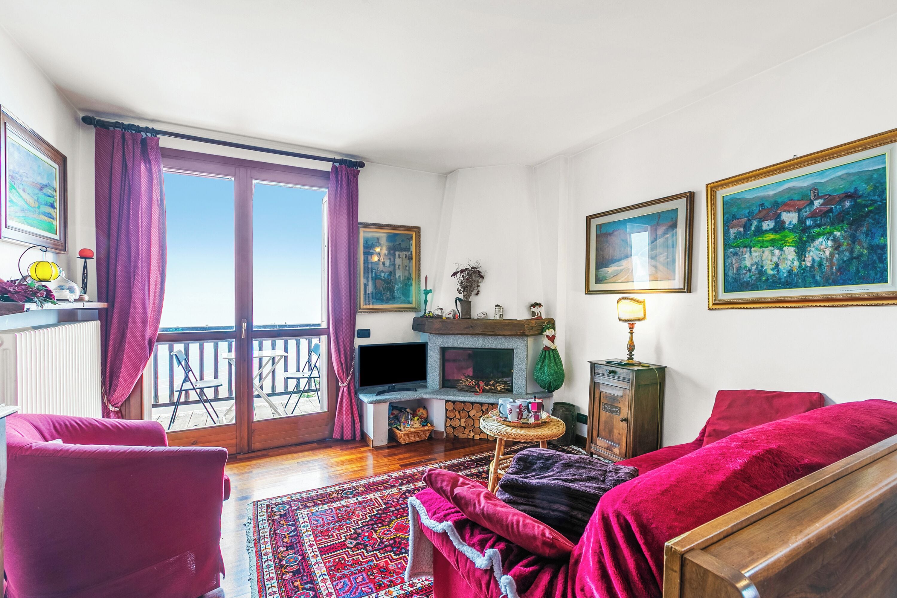 Familienapartment, Mehrere Schlafzimmer, 2 Bäder (Appartamento Azzurri Di Italia) | Wohnbereich | 21-Zoll-Flachbildfernseher mit Digitalempfang