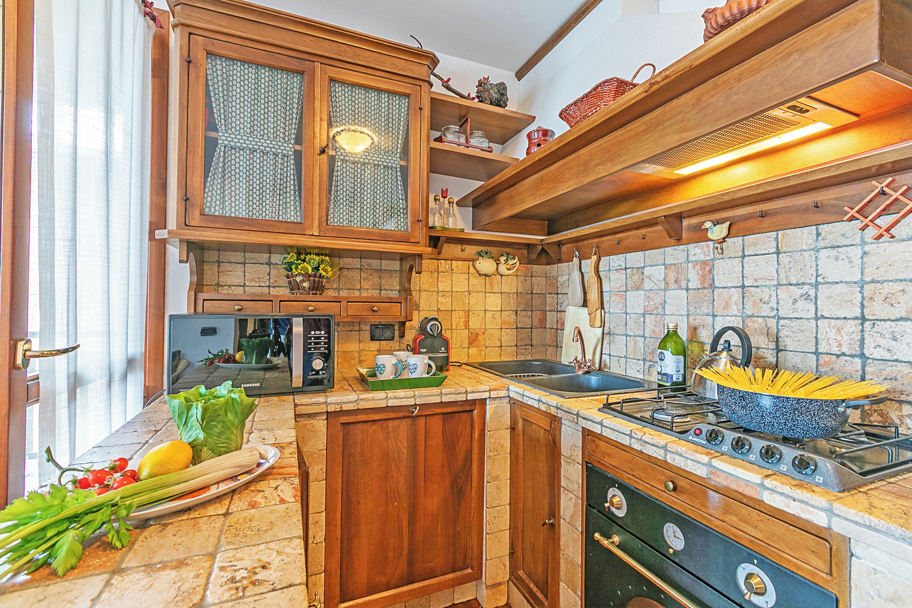 Family Apartment, 2 Bedrooms, 2 Bathrooms (Appartamento Azzurri Di Italia) | Private kitchen
