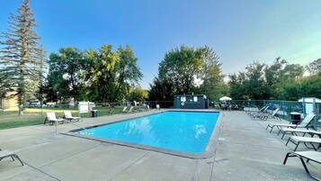 Piscina all'aperto, una piscina riscaldata