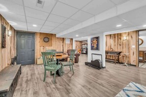 Interior - Secluded Lakeview Retreat 5 Mins to Leipers Fork (Franklin)