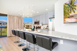 디럭스 아파트, 침실 2개, 욕실 2개, 바다 전망 (2 Bedrooms) | 다이닝룸