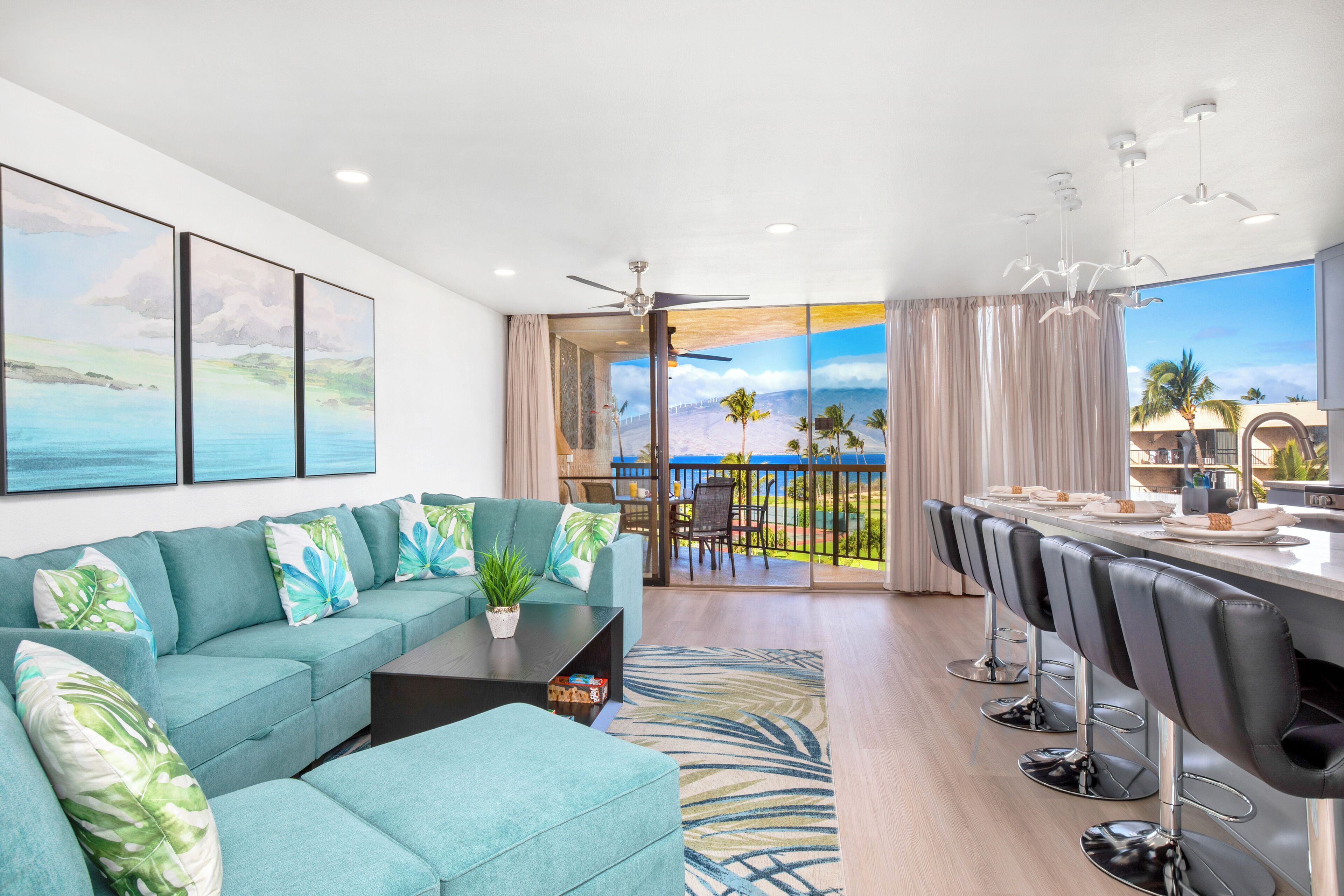 ดีลักซ์อพาร์ทเมนท์, 2 ห้องนอน, 2 ห้องน้ำ, วิวทะเล (2 Bedrooms) | บริเวณนั่งเล่น | ทีวี 50 นิ้ว พร้อมช่องดิจิตอล