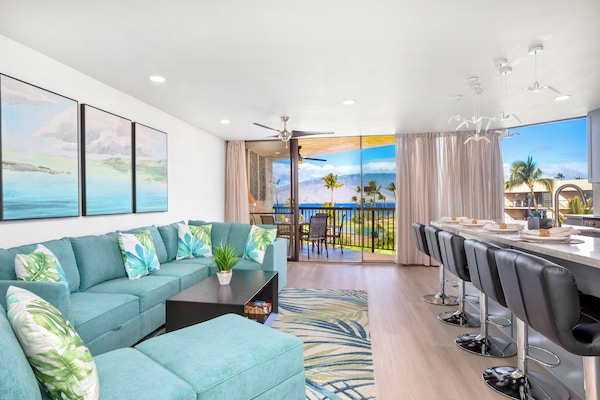 デラックス アパートメント 2 ベッドルーム 2 バスルーム オーシャンビュー (2 Bedrooms) | リビング エリア | 50 インチのテレビ (デジタル放送視聴可)