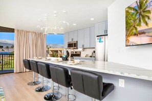 Deluxe Apartment, 2 Bedrooms, 2 Bathrooms, Ocean View (2 Bedrooms) | Dining room