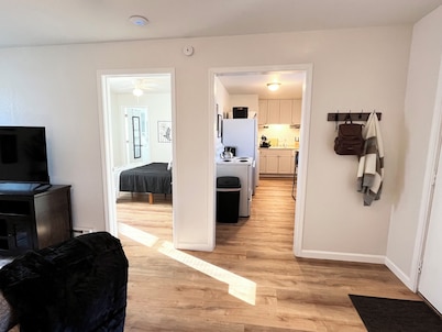 Pet-friendly Ground-lvl Queen laundry 30+days