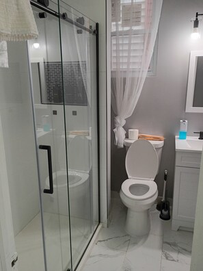 Handtücher, Seife, Toilettenpapier