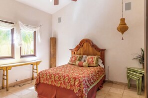 4 habitaciones, tabla de planchar con plancha, wifi y ropa de cama 