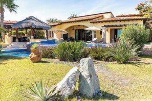 Exterior - Stunning 4BR Villa w/ Ocean Views, Infinity Pool, Hot Tub & Butler Service (Cabo San Lucas)