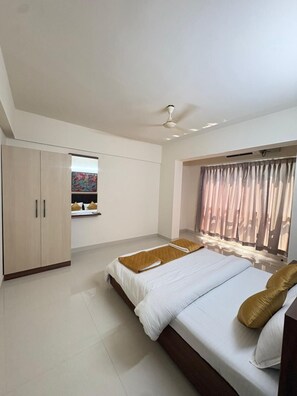 1 BHK Luxury | Premium bedding, down comforters, memory foam beds - Crown regency (Mangaluru)