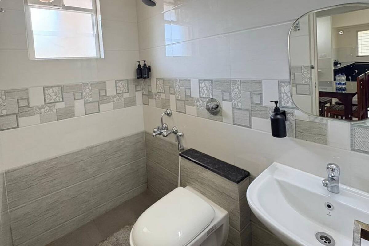 Camera Deluxe | Bagno | Doccia, set di cortesia gratuito, bidet, asciugamani