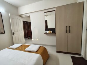 1 BHK Super Luxury | Premium bedding, down comforters, memory foam beds - Crown regency (Mangaluru)
