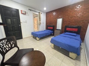 Deluxe Twin Room | In-room safe, free WiFi, bed sheets