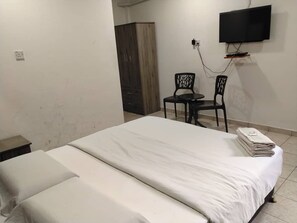 Habitación doble Deluxe | Caja de seguridad en la habitación, wifi gratis y ropa de cama 
