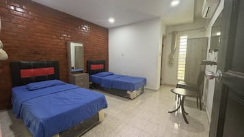 Deluxe Twin Room | In-room safe, free WiFi, bed sheets