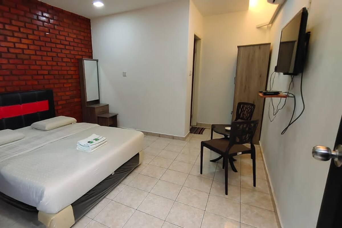 Deluxe Double Room | In-room safe, free WiFi, bed sheets