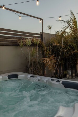 Bain à remous extérieur