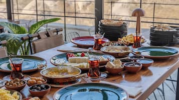 Free daily local cuisine breakfast