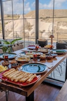Her gün ücretsiz yerel tarzda kahvaltı