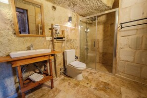 Dobbeltrom – honeymoon | Bad | Dusj, regndusjhode, designertoalettartikler og hårføner