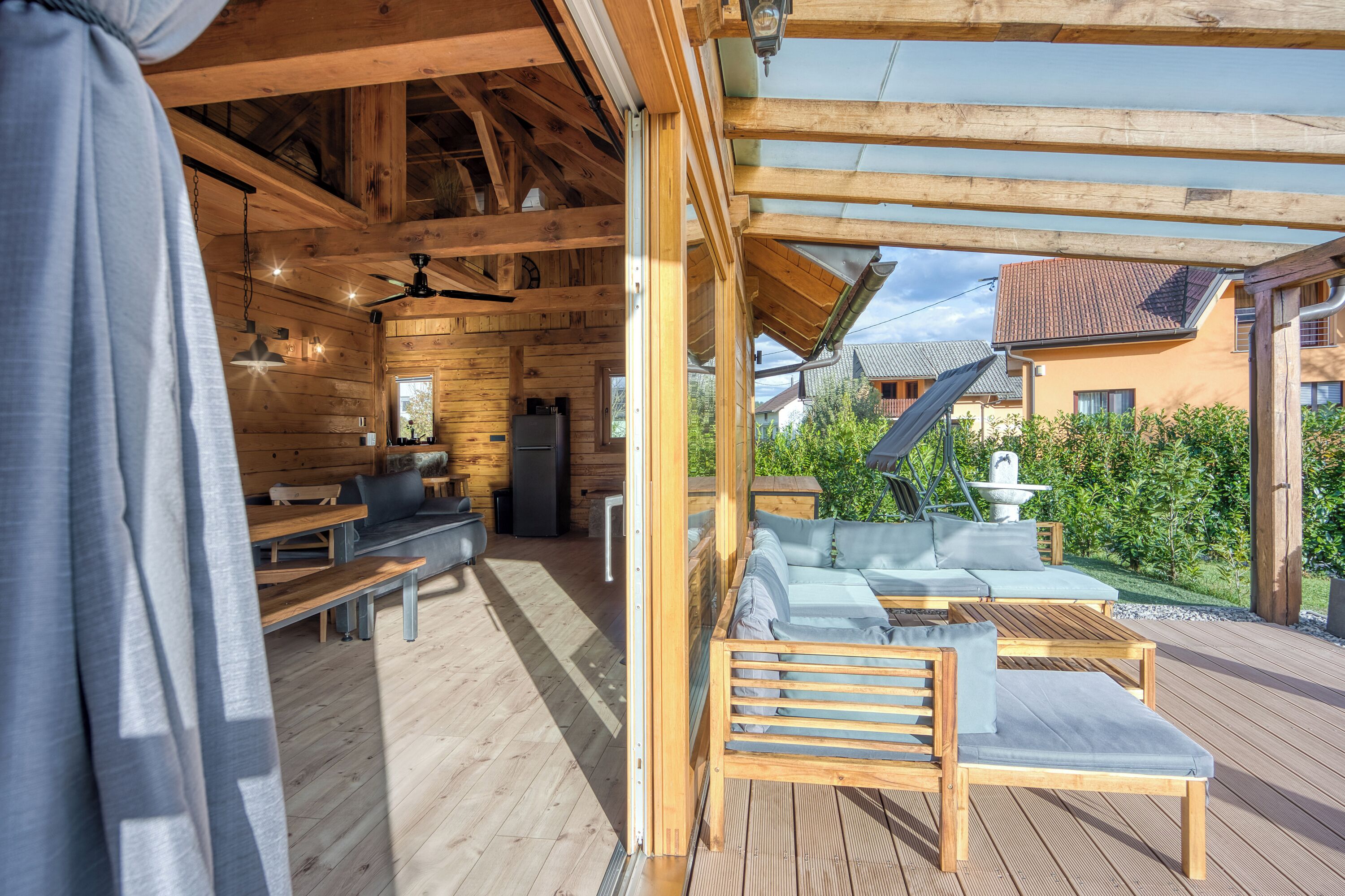 Standard-chalet, useita makuuhuoneita (Wood House Bela Krajina) | Terassi/patio