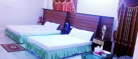 Kamar Double atau Twin Deluks, balkon, pemandangan kebun | Kamar mandi | Bathtub, perlengkapan mandi gratis, handuk, dan sabun