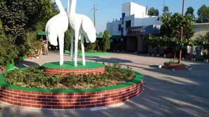 المنشأة من الخارج