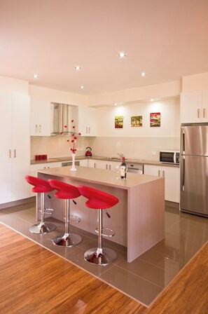 Private kitchen - Avue Retreat Luxury 3 Bedroom Accommodation (Halls Gap)