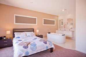 Room - Avue Retreat Luxury 3 Bedroom Accommodation (Halls Gap)