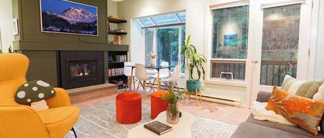 Smart TV, fireplace, offices