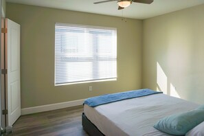 3 bedrooms, WiFi, bed sheets - Modern, comfortable 3BR/2BA Home Near Downtown Houston (Houston)