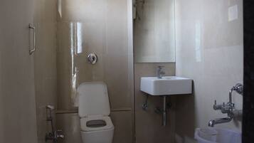 Comfort Double Room | Bathroom | Shower, free toiletries, towels, soap