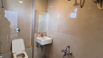 Ducha, artículos de tocador gratuitos, toallas, jabón