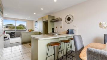 Apartment, 3 Bedrooms, Balcony | Interior