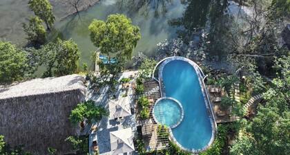 Van Long Garden Retreat