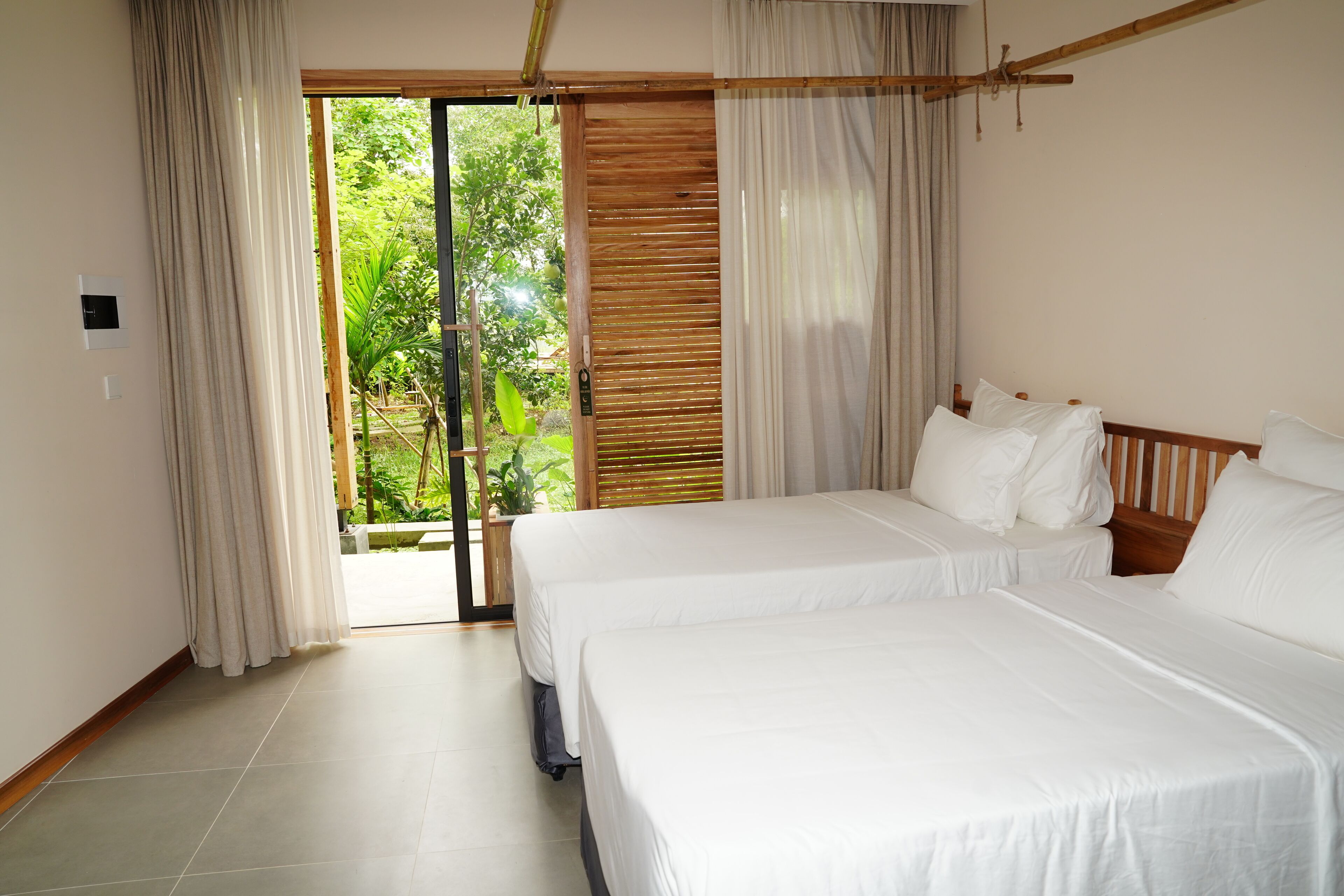 Deluxe Twin Room, Patio, Partial Lake View | Free WiFi