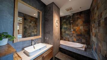 Family Suite, Balcony, Lake View | Bathroom | Combined shower/tub, free toiletries, hair dryer, soap