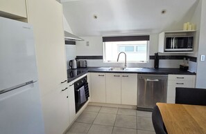 Mikrowelle, Ofen, Herdplatte, Geschirrspüler