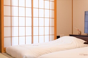 3 bedrooms, free WiFi - Haku B Hotel is a light-filled Japanese-style guesthouse/ Tokyo's cold winters/ Rare warmth in all rooms/ Located in the heart of Shinjuku/ Only a 4-minute walk from East Shinjuku/ Maximum occupancy of 6 people/ Completely renovated. (Shinjuku City)