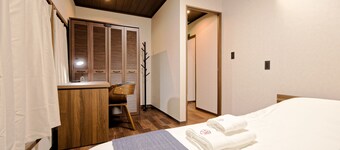 Haku B Hotel is a light-filled Japanese-style guesthouse/ Tokyo's cold winters/ Rare warmth in all rooms/ Located in the heart of Shinjuku/ Only a 4-minute walk from East Shinjuku/ Maximum occupancy of 6 people/ Completely renovated.