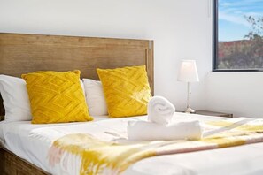 Iron/ironing board, Internet, bed sheets - Modern 1B1B @Sydney Olympic Park (Sydney Olympic Park)