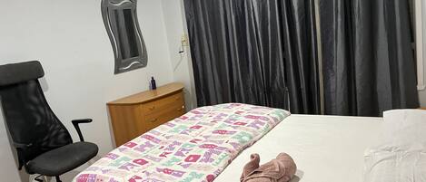 3 bedrooms, iron/ironing board, Internet, bed sheets