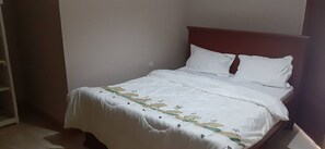 7 habitaciones, internet y ropa de cama 