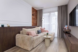 TV - Cozy Apartment with Balcony | 1 km from the Main Railway Station (Kraków)