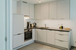 Refrigerador, horno, placa de cocina, lavavajillas