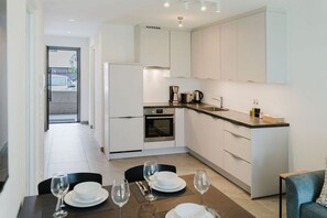 Kühlschrank, Ofen, Herdplatte, Geschirrspüler