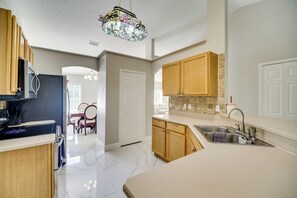 Refrigerador, microondas, parrilla de estufa y lavavajillas 